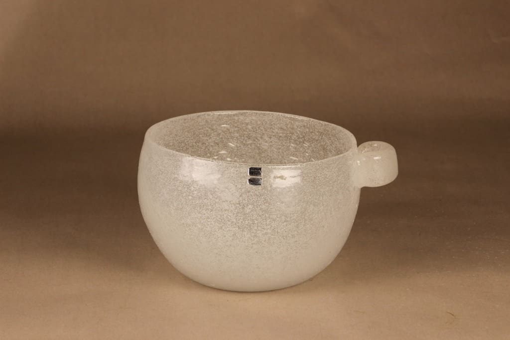 Nuutajärvi Iglu bowl, white designer Oiva Toikka