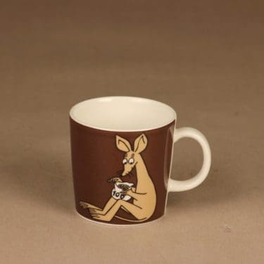 Arabia Teema muumimuki, Nipsu, suunnittelija Tove Slotte-Elevant, Nipsu, muumi muki