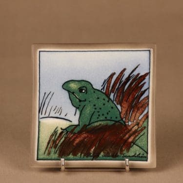 Arabia HLS seinälaatta, Sammakko, suunnittelija Heljä Liukko-Sundström, Sammakko