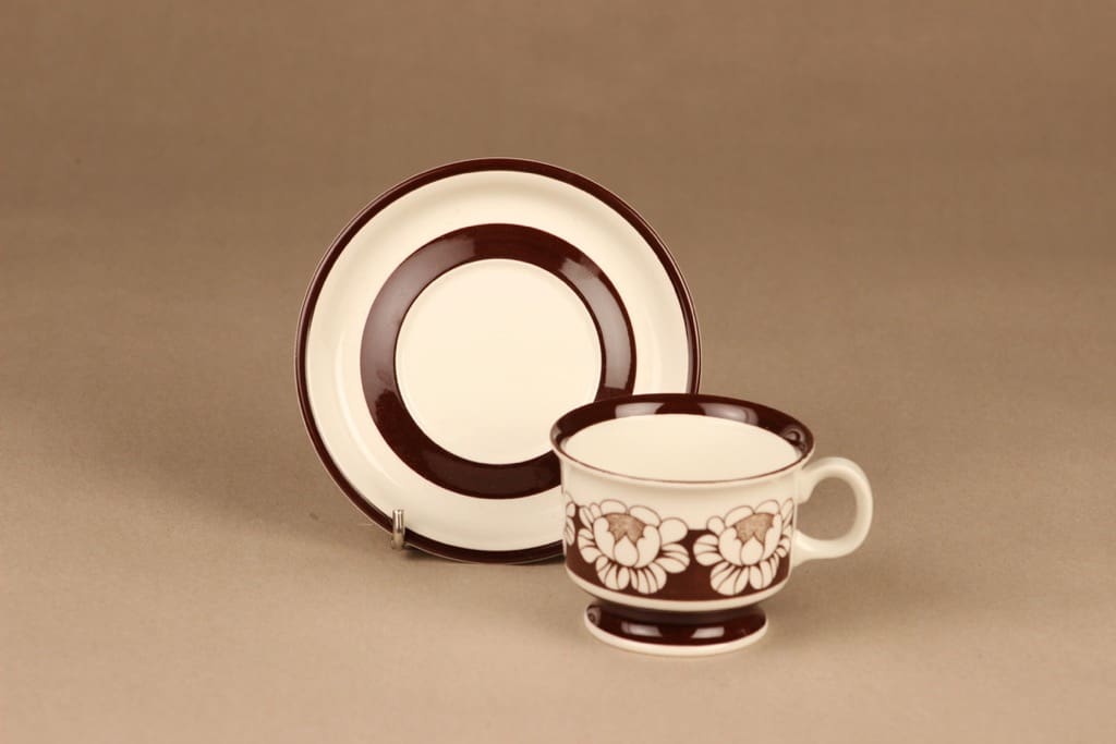 Arabia Katrilli kahvikuppi ja lautaset, ruskea, suunnittelija Esteri Tomula, kukka, serikuva kuva 3