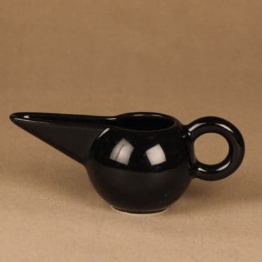 Arabia Storybirds creamer designer Kari Tuominen-Niittylä