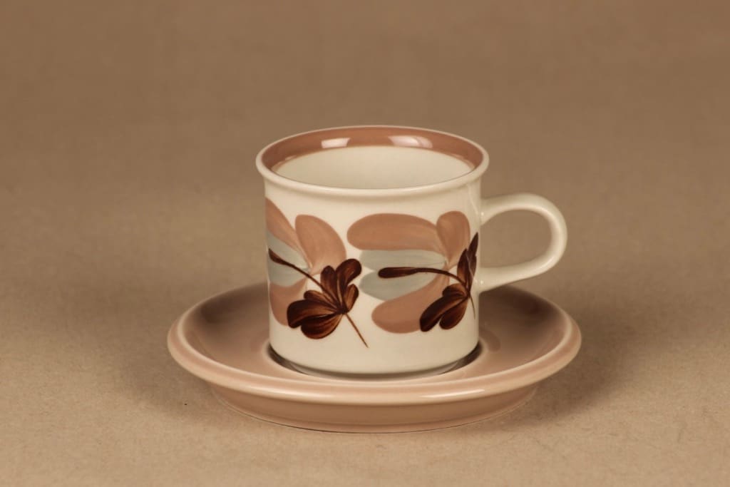 Arabia Koralli coffee cup designer Raija Uosikkinen