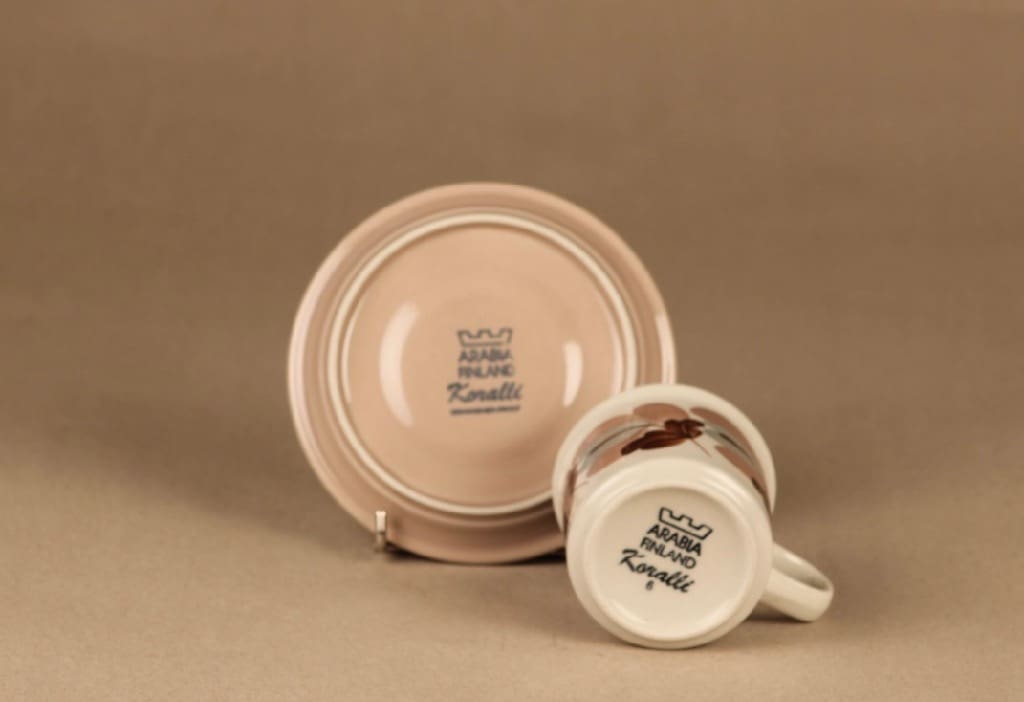 Arabia Koralli coffee cup designer Raija Uosikkinen
