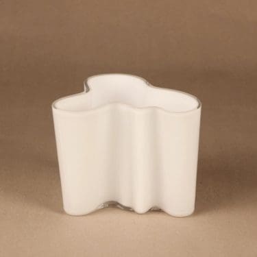 Iittala Aalto  vaasi, pieni, suunnittelija Alvar Aalto, pieni, Konesigneeraus:Alvar Aalto