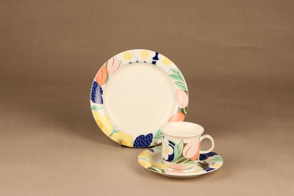 Arabia Poetica kahvikuppi suunnittelija Dorrit von Fieandt