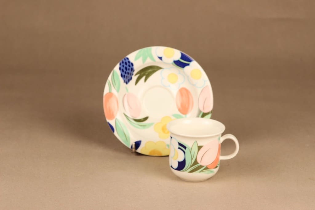 Arabia Poetica kahvikuppi suunnittelija Dorrit von Fieandt 2