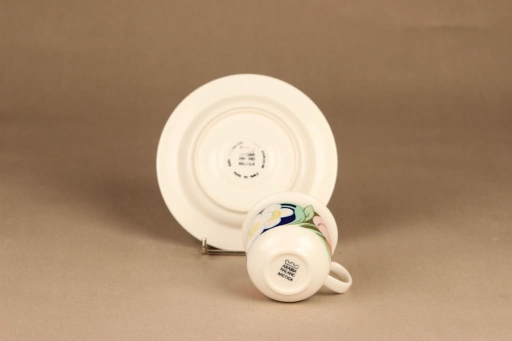 Arabia Poetica kahvikuppi suunnittelija Dorrit von Fieandt 3