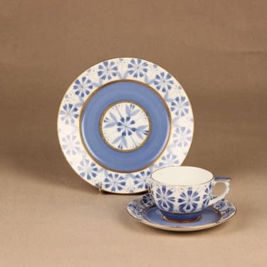 Arabia Sinikka kahvikuppi ja lautaset, käsinmaalattu, suunnittelija , käsinmaalattu