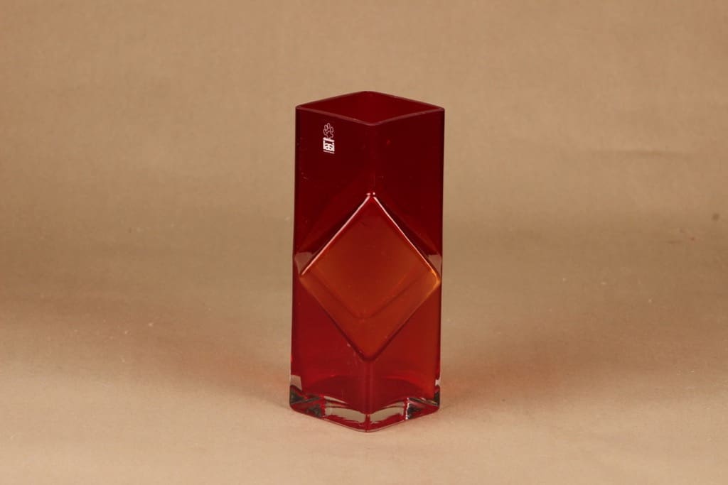 Riihimäen lasi Pablo maljakko, rubiininpunainen, suunnittelija Erkkitapio Siiroinen, kuva 2