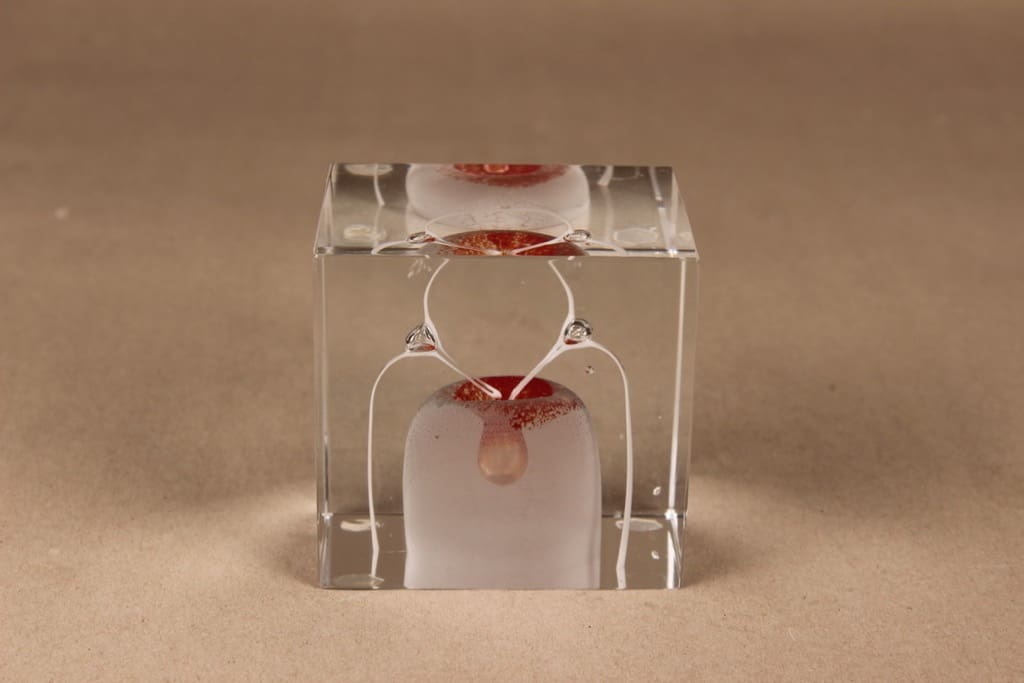 Nuutajärvi vuosikuutio, 1985, suunnittelija Oiva Toikka, 1985, signeerattu, numeroitu