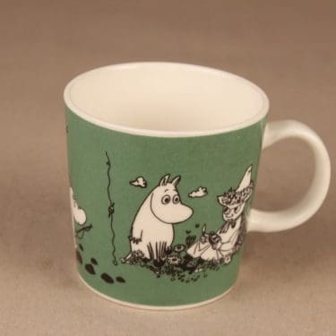 Arabia Muumi muumimuki, tummanvihreä, suunnittelija Tove Jansson/Tove Slotte-Elevant, muumi, muki, nuuskamuikkunen