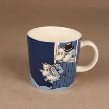 Arabia Muumi Sesonkimuki 2009, Jouluyllätys, suunnittelija Tove Jansson/Tove Slotte-Elevant, Jouluyllätys, muumimuki, muumi