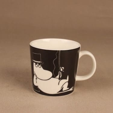 Arabia Muumi muumimuki, Muumipappa, suunnittelija Tove Jansson/Tove Slotte-Elevant, Muumipappa, muumimuki, muumi