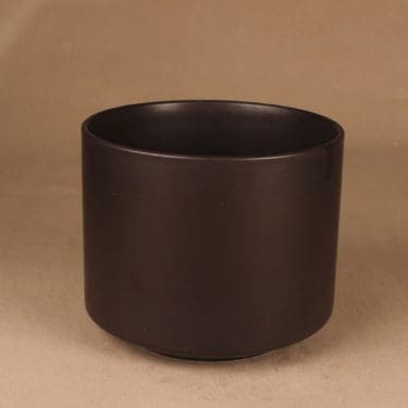 Arabia kukkaruukku, ruskea, suunnittelija Richard Lindh, leima osittain kulunut