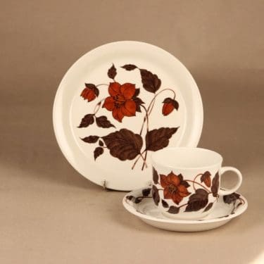 Arabia Tea for Two teekuppi ja lautaset(2), ruskea, suunnittelija Gunvor Olin-Grönqvist, kukka