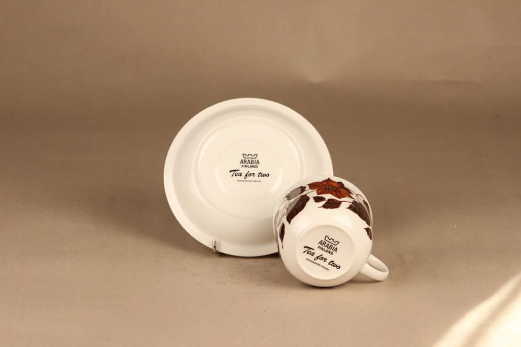 Arabia Tea for Two teekuppi ja lautaset(2), ruskea, suunnittelija Gunvor Olin-Grönqvist, kukka kuva 3