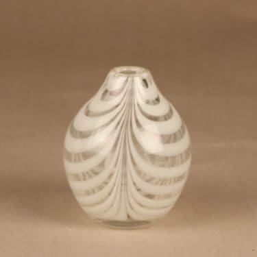 Kumela maljakko, filigraani, suunnittelija Maija Carlson, filigraani, signeerattu