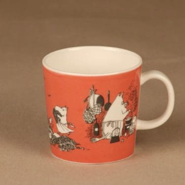 Arabia Muumi muumimuki, tumma roosa, suunnittelija Tove Jansson/Tove Slotte-Elevant, muumimamma