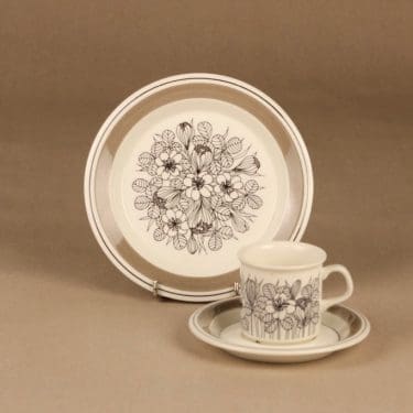 Arabia Krokus mokkakuppi ja lautaset(2), mustavalkoinen, harmaa, suunnittelija Esteri Tomula, kukka, serikuva