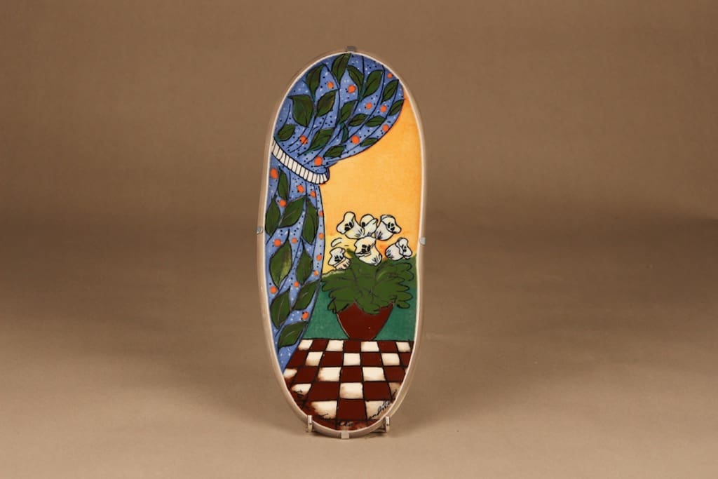 Arabia HLS seinätaulu, Kodin ilo, suunnittelija Heljä Liukko-Sundström, Kodin ilo, serikuva, kukka