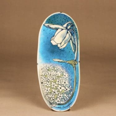 Arabia HLS seinätaulu, Aikaan Valkovuokkojen, suunnittelija Heljä Liukko-Sundström, Aikaan Valkovuokkojen, serikuva, kukka