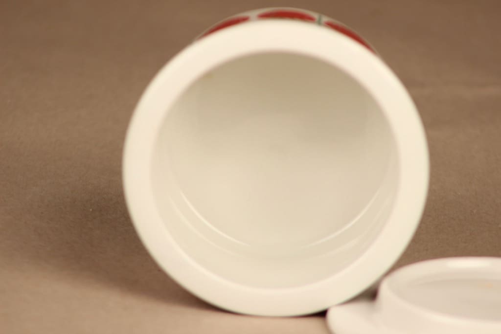 Arabia Pomona strawberry jar with lid designer Raija Uosikkinen 2