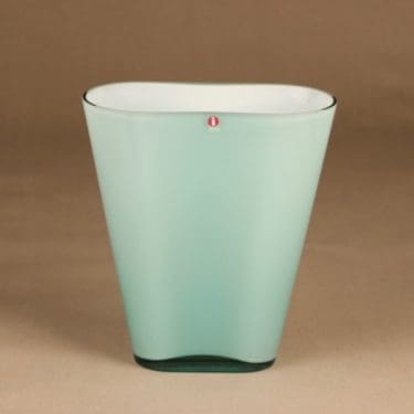 Iittala Evergreen maljakko, vihreä, suunnittelija Heikki Orvola,
