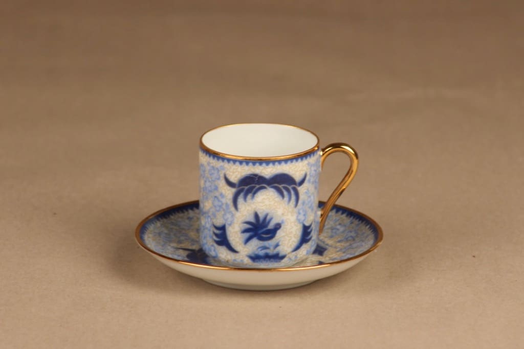 Arabia She-Fon mokkakuppi, sininen, kulta, suunnittelija Greta-Lisa Jäderholm-Snellman, kuparipainokoriste