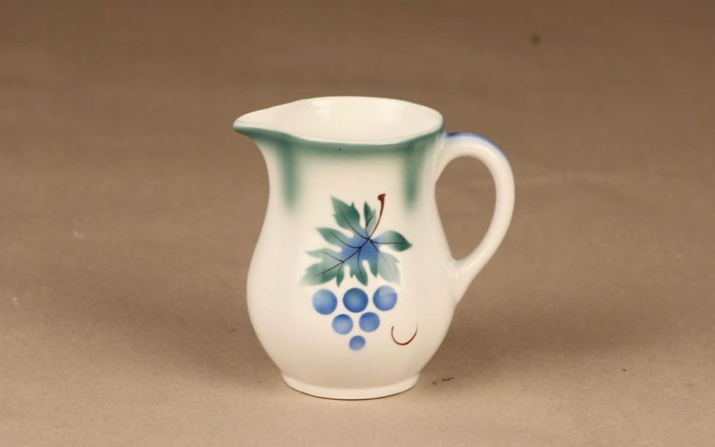 Arabia Rypäle kaadin, 2 dl, suunnittelija , 2 dl, puhalluskoriste, ruskea fondi