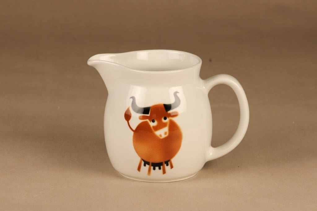 Arabia Heluna kaadin, 1 l, suunnittelija Anja Juurikkala, 1 l, lehmä, puhalluskoriste