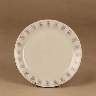 Arabia Sylvia cake plate designer Raija Uosikkinen