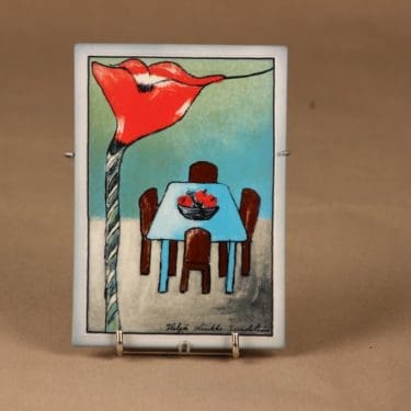 Arabia HLS seinälaatta, Iloa asumiseen, suunnittelija Heljä Liukko-Sundström, Iloa asumiseen, kukka, pöytä