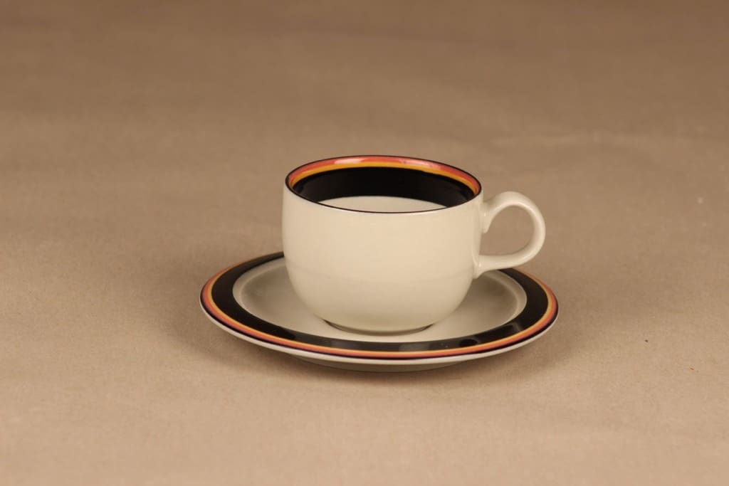 Arabia Reimari kahvikuppi, raitakoriste, suunnittelija Inkeri Leivo, raitakoriste