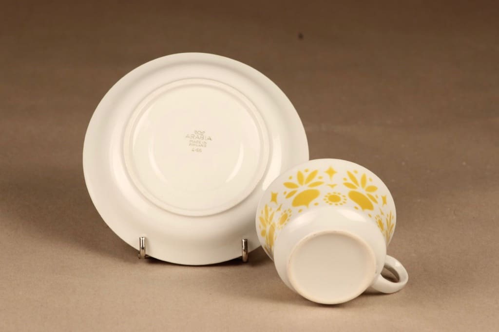 Arabia Retikka kahvikuppi, puhalluskoriste, suunnittelija Hilkka-Liisa Ahola, puhalluskoriste kuva 3