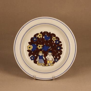 Arabia Kalevala plate designer Raija Uosikkinen