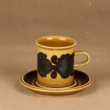 Arabia Otso coffee cup designer Raija Uosikkinen