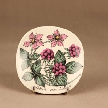 Arabia Metsämarja koristelautanen, Mesimarja, suunnittelija Esteri Tomula, Mesimarja, marja, rubus arcticus