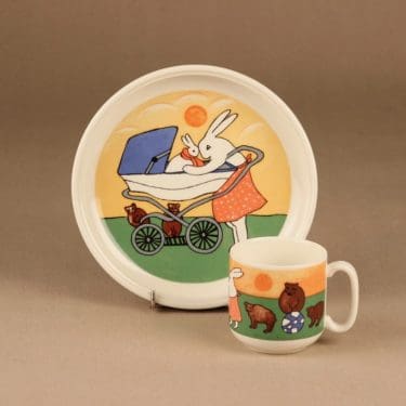 Arabia Päiväkävelyllä lautanen ja muki, suunnittelija Heljä Liukko-Sundström, pupu, lapsi