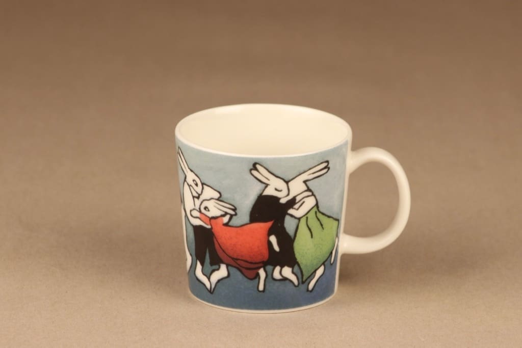 Arabia Teema pupumuki, Tanssiinkutsu, suunnittelija Heljä Liukko-Sundström, Tanssiinkutsu kuva 1