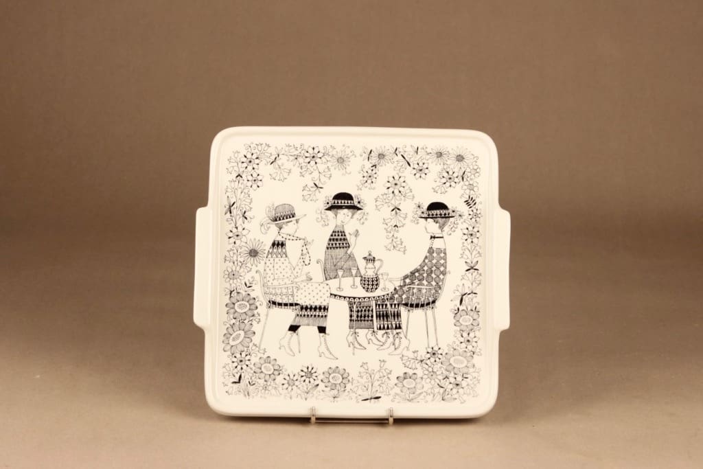 Arabia Emilia tarjotin, mustavalkoinen, suunnittelija Raija Uosikkinen, kuparipainokoriste