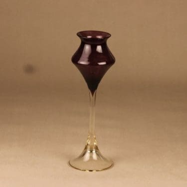 Kumela   maljakko, jalallinen, suunnittelija Sirkku Kumela-Lehtonen, jalallinen