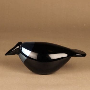 Nuutajärvi lintu , Varis, suunnittelija Oiva Toikka, Varis, signeerattu