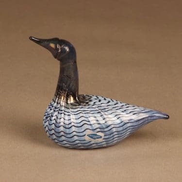 Nuutajärvi lintu , Mustakurkku-uikku, suunnittelija Oiva Toikka, Mustakurkku-uikku, signeerattu