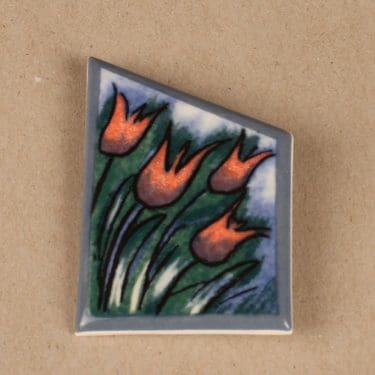 Arabia HLS rintakoru, Kiitos, suunnittelija Heljä Liukko-Sundström, Kiitos