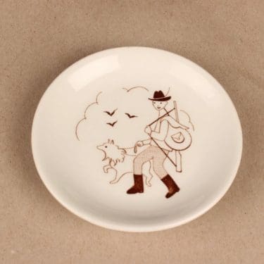 Arabia Harraste wall plate Hunter designer Raija Uosikkinen