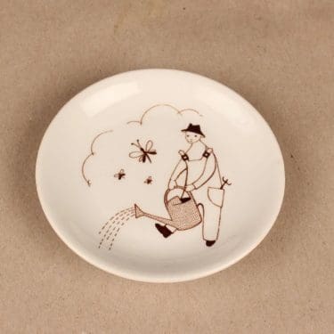 Arabia Harraste wall plate Gardener designer Raija Uosikkinen