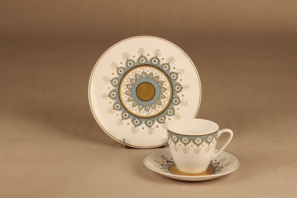 Arabia Kalinka kahvikuppi ja lautaset(2), suunnittelija Hilkka-Liisa Ahola,
