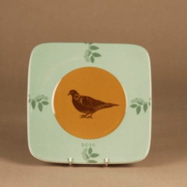 Arabia Flora & Fauna vuosilautanen, 2010, suunnittelija Eeva Sivula, Pekka Toivanen, 2010, lintu