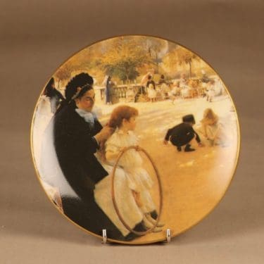 Arabia koristelautanen, Luxenbourgin puistossa, suunnittelija Albert Edelfelt, Luxenbourgin puistossa, serikuva