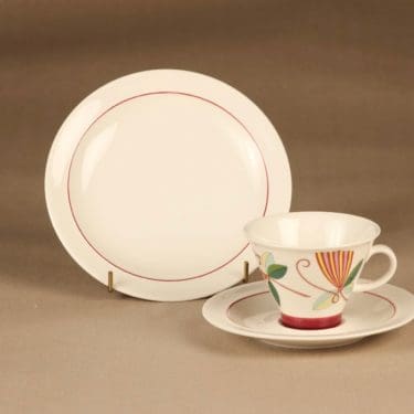 Arabia Harlekin Carneval kahvikuppi ja lautaset(2), suunnittelija Inkeri Leivo,